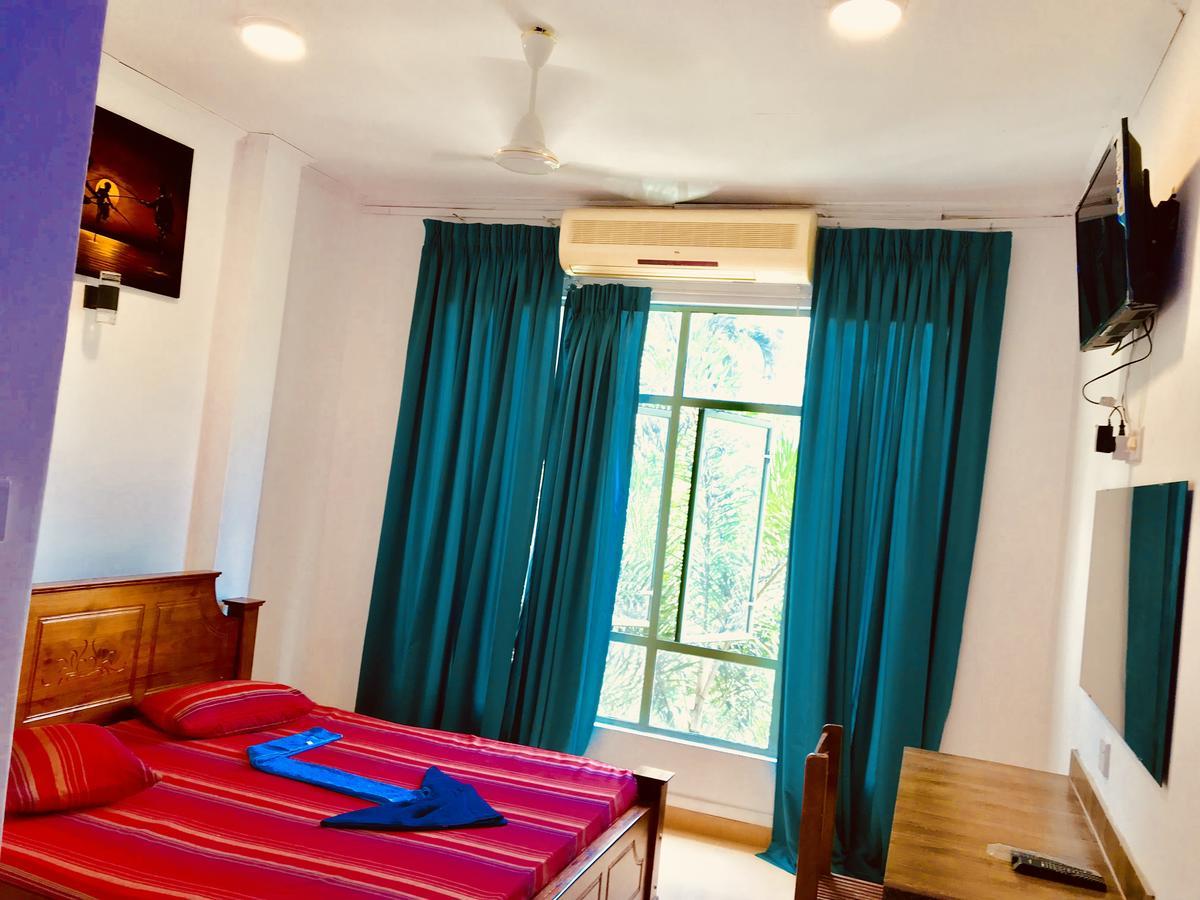 Travellers Halt Hotel Ratnapura Exterior photo